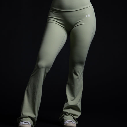 Motion Flare Leggings