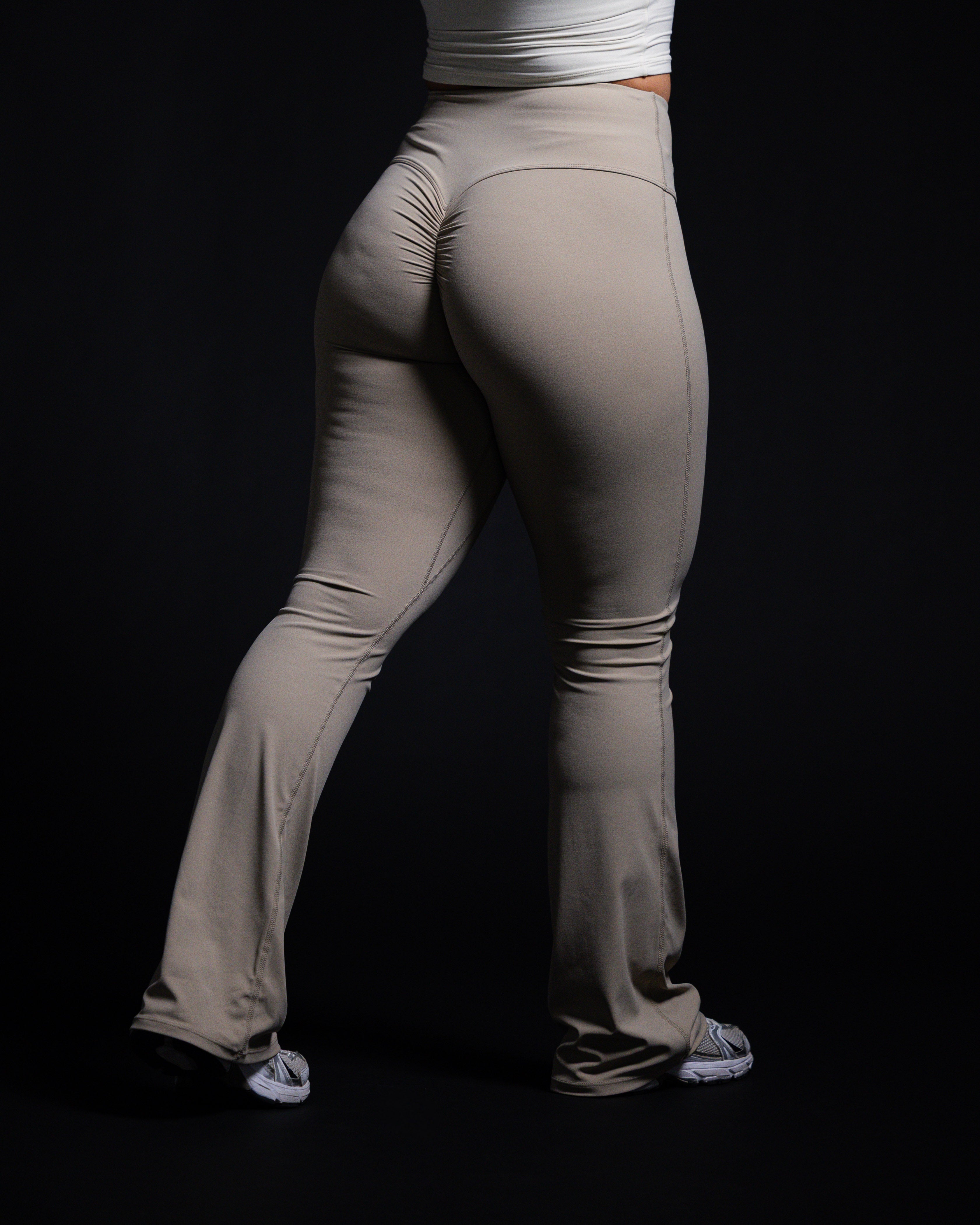 Motion Flare Leggings