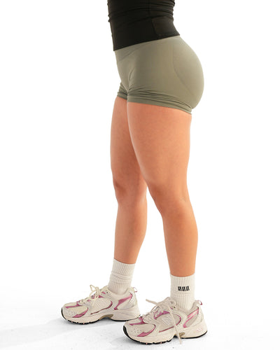 REIGN SHORTS