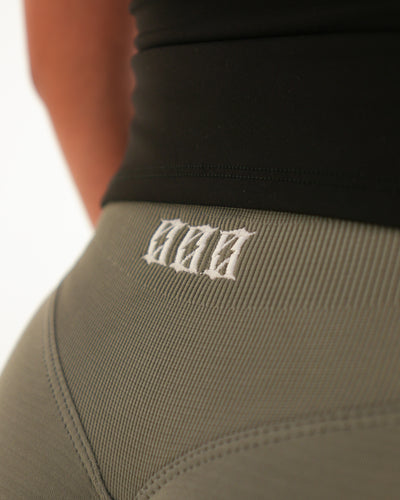 REIGN SHORTS